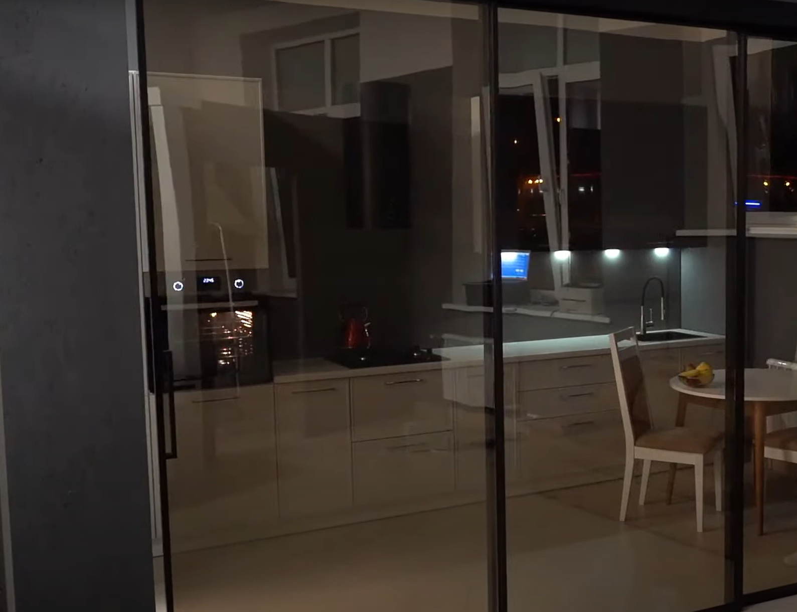 Установка раздвижных дверей на кухню