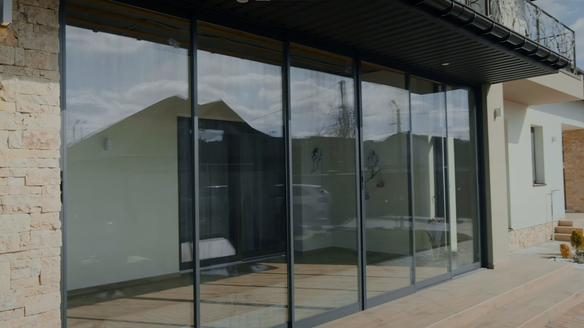 Безрамное остекление террасы