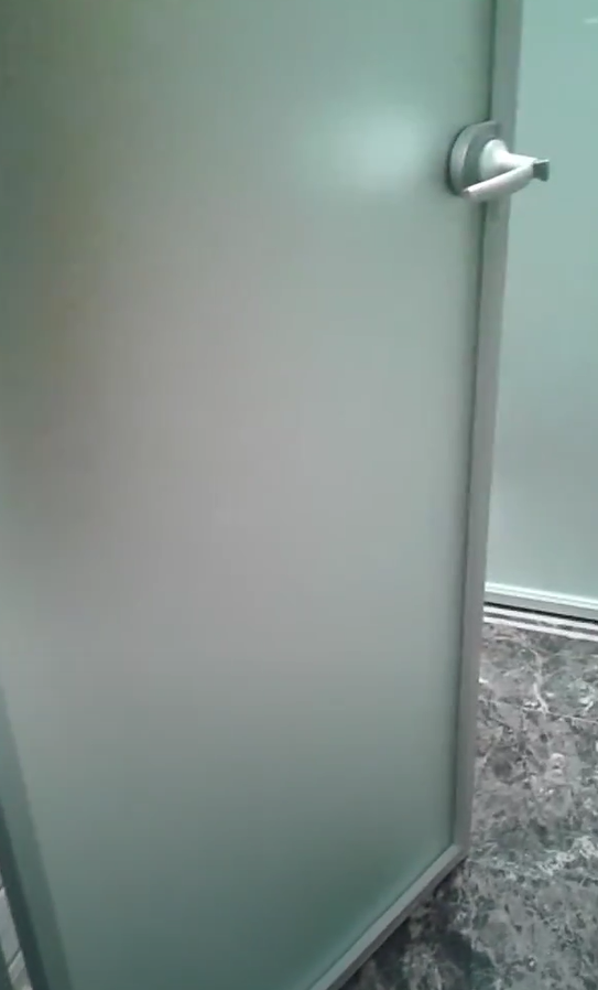 Алюминиевая межкомнатная дверь